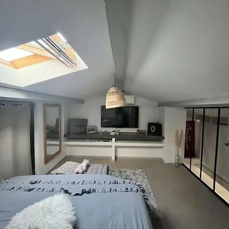 Intra-muros - Balcon Et Parking Apartamento